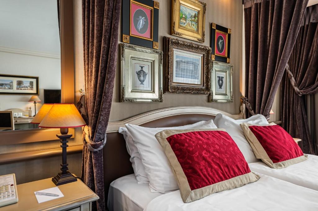 هتل رویال منوتل